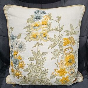 Pier 1 Coastal Cottage Throw Pillow 17"×17" Embroidery Yellow Daffodils Fall